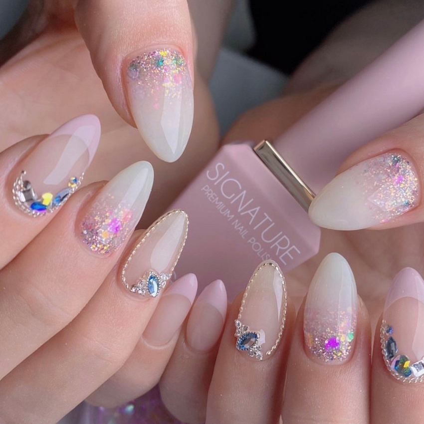 Nail màu hồng thạch pha trắng