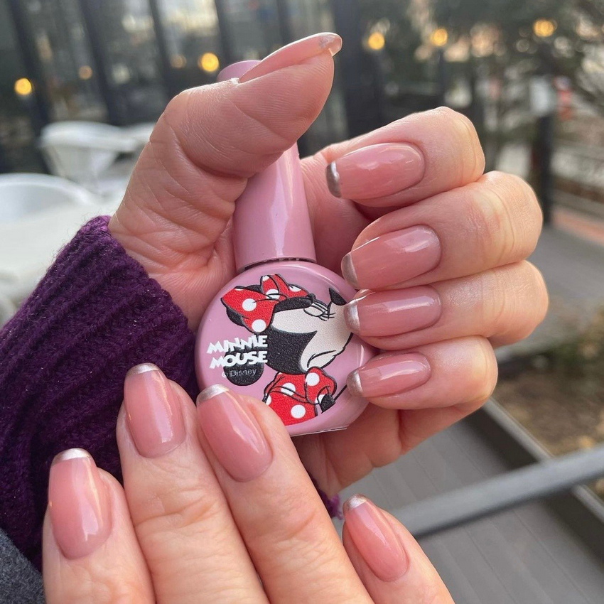 Mẫu nail màu hồng thạch kẻ